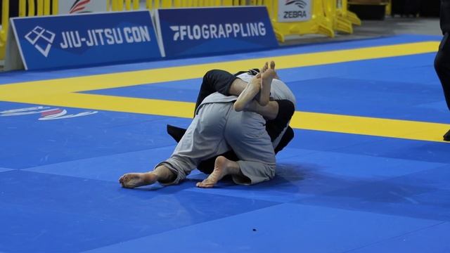 White Belt Catches Opponent Off Guard at Pan Ams 2022 смотреть онлайн