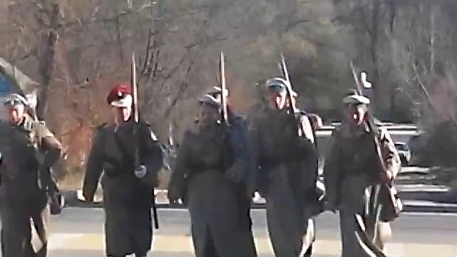 Белые идут по улицам Новосили смотреть онлайн