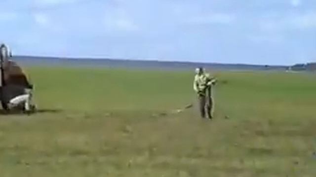 Крушение вертолёта ми-2 в Гатчине 2000 год .по вине пилота смотреть онлайн