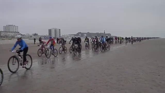 Départ de l'open vtt 2013 berck/mer vue de la plage смотреть онлайн
