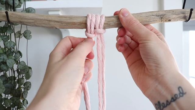 Lark’s Head Knot Macrame Tutorial смотреть онлайн