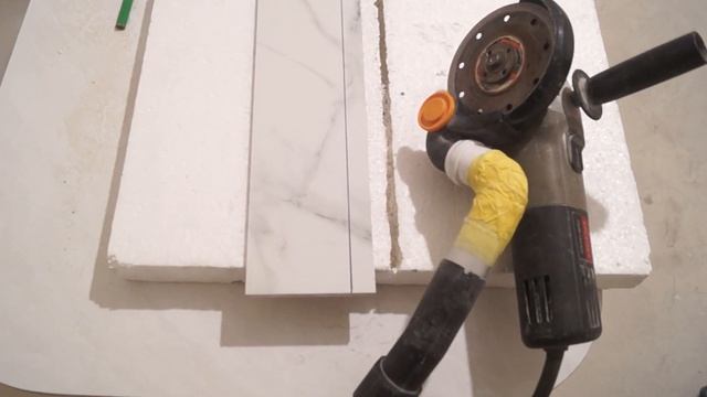 Подрезка большого керамогранита, как резать керамогранит без пыли? Как резать плитку болгаркой? смотреть онлайн