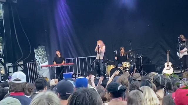 Good Looking - Suki Waterhouse (Live @ Shaky Knees Music Festival - Central Park - Atlanta, GA)