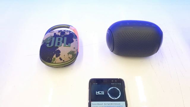 $50 Small Speaker Worth it? JBL Clip 4 vs. LG PL2 | Bass Sound Test!??? смотреть онлайн