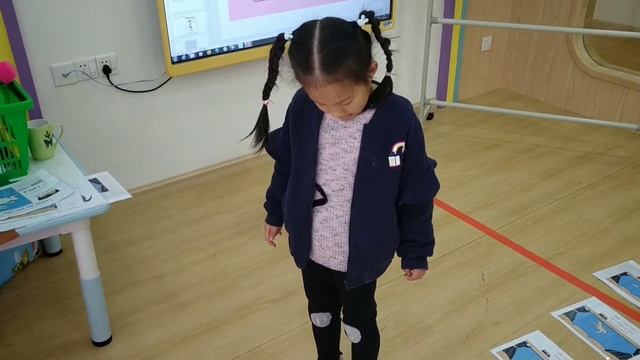 "ESL dice" game for preschool смотреть онлайн