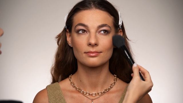 Металлические смоки для нависшего века | Драматичный образ с новой палеткой от Kristall Minerals смотреть онлайн