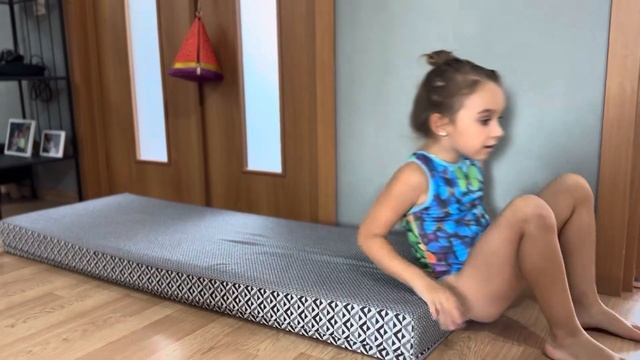Учимся делать кувырок назад. Урок 6. Навыки гимнастики смотреть онлайн