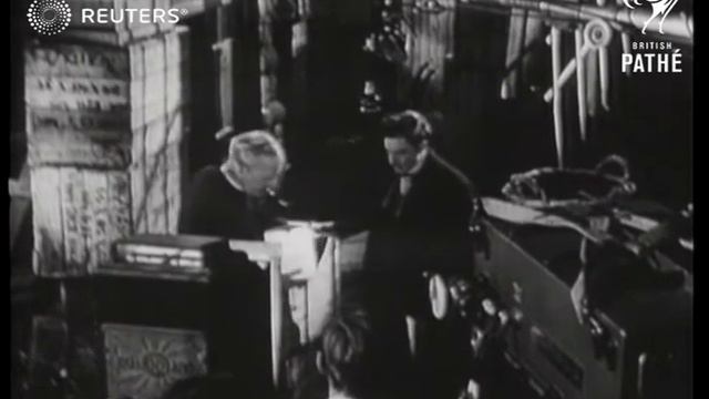 SHOWBIZ / ROYALTY: Royal visitors see Festival of Britain film in the making at Elstree (1951) смотреть онлайн