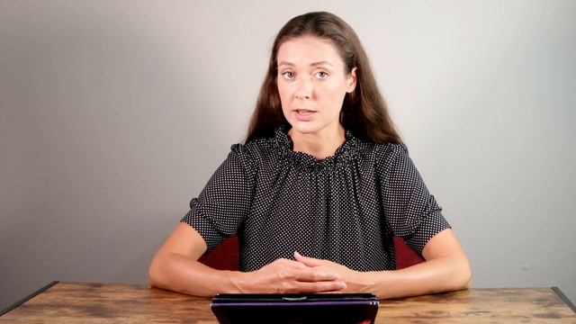 Байден смотрит на часы, пока тела выносят из самолёта. Новости США за неделю. смотреть онлайн