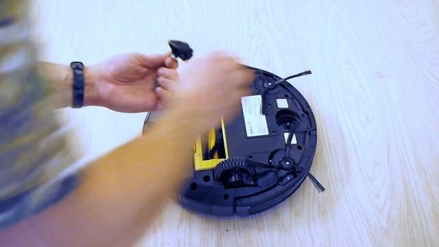 Что делать если робот пылесос ездит на одном месте ? Чиним за 1 минуту смотреть онлайн