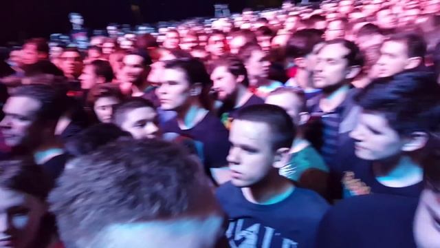 Выломали переднее ограждение, в ход пошел Омон. ? смотреть онлайн