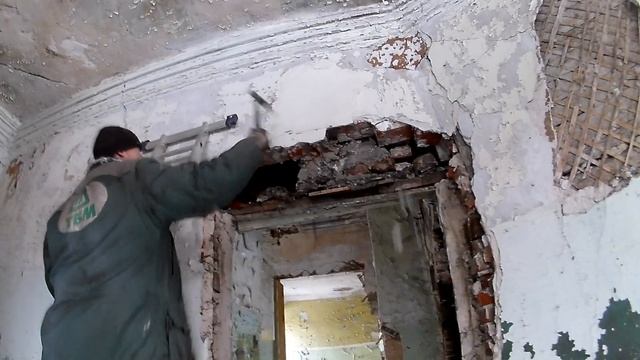 вскрываем замурованный ход в стене мясокомбинат Есипово смотреть онлайн