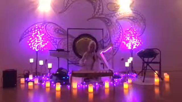 Crystal Bowl and Gong Sound Bath with Lahila Oppenheimer смотреть онлайн