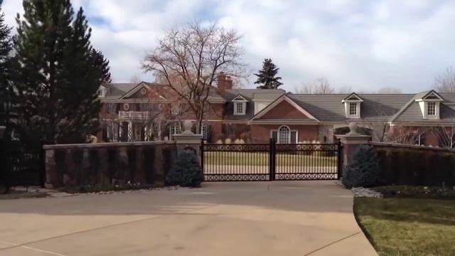A Visit to Peyton Manning's House - Walking with Joel - 12/3 смотреть онлайн