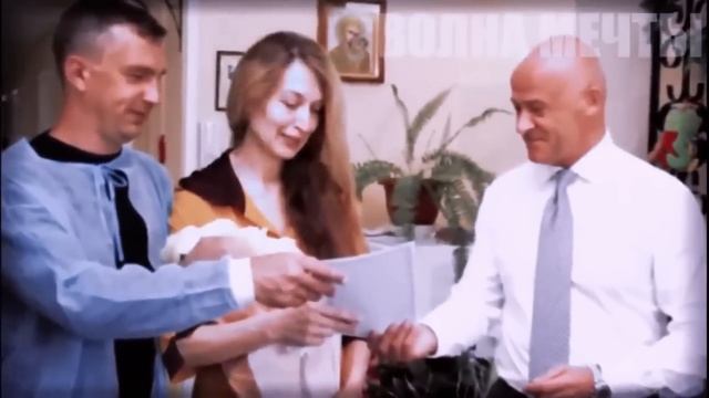 Теперь кусает локти и ВОТ ПОЧЕМУ! Мужчина пожалел, что бросил жену, родившую пятерняшек смотреть онлайн