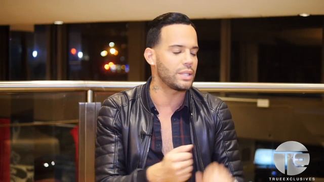 Jonathan Fernandez Talks New Cosmetics Line & All Things Makeup смотреть онлайн