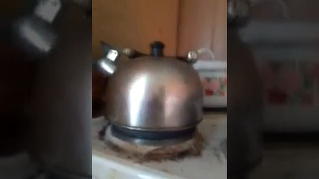 танцующий чайник на старой плите смотреть онлайн