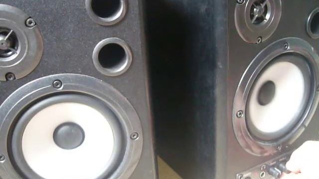 Behringer MS40 monitor: Watch them tremble! смотреть онлайн