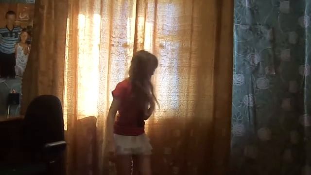 Маленькая танцовщица танцует!!! смотреть онлайн