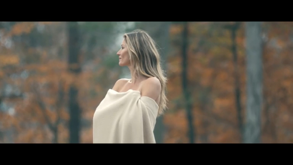 Жизель Бюндхен о личном в рекламе CHANEL смотреть онлайн