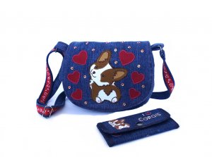 Детская сумочка на плечо с вышивкой и аппликацией.