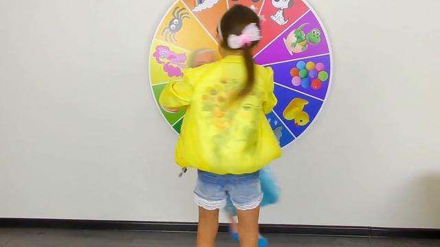 Magic Spin Wheel! Sofia plays with Kids Excavator and Toy DINOSAUR смотреть онлайн
