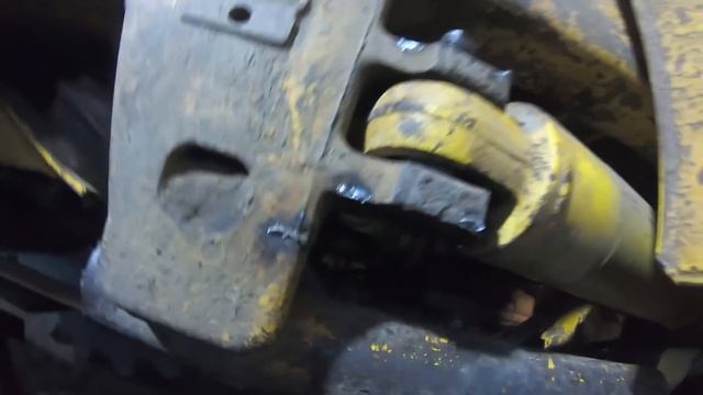 Трактор Кировец. Расточка отверстий под рулевые цилиндры. Навешиваю отвал. смотреть онлайн