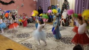 Танец "Веселые серпантинки"