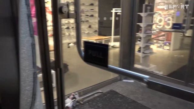 В Нью-Йорке разграблены брендовые магазины смотреть онлайн