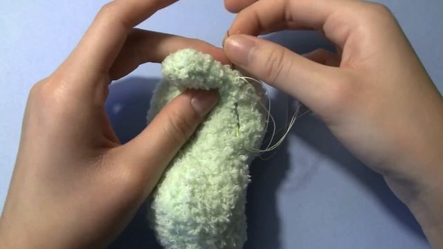 How to Make 2 Types of Fuzzy Sock Dinosaurs | T-Rex and Brachiosaurus смотреть онлайн