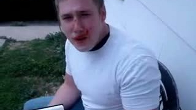 Прикололась над парнем