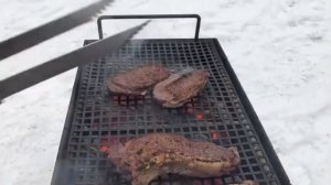 Сочный говяжий стейк на мангале | Понятно без слов