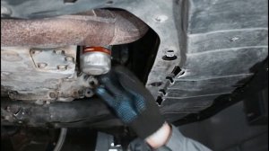 Замена масла и масляного фильтра в двигателе автомобиля Chevrolet Equinox 2,0