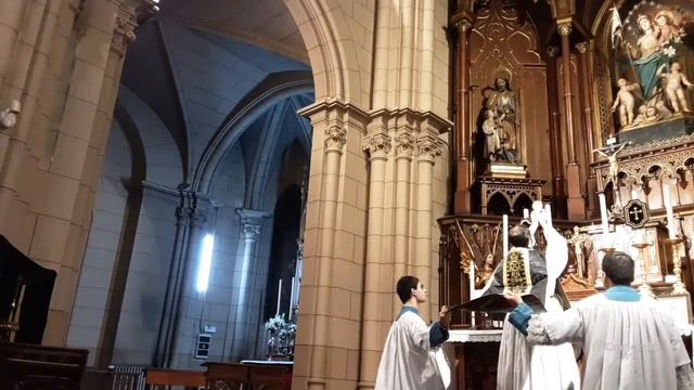 Misa tradicional de Requiem por el alma de Arturo Rodas Salazar смотреть онлайн