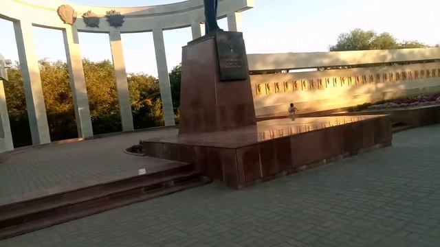 Элиста - островок Востока в бескрайней степи. смотреть онлайн