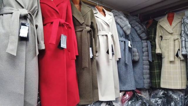 РАСПРОДАЖA ЗИМНЕЕ ПАЛЬТО С МЕХОВЫМ ВОРОТНИКОМ смотреть онлайн