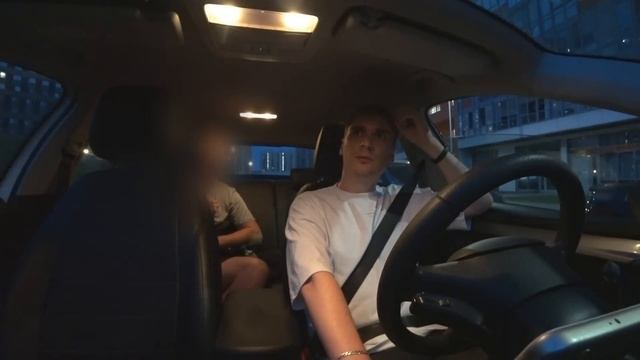 ПСЕВДОПОЛИЦЕЙСКИЙ КАЧАЕТ ПРАВА В ТАКСИ! смотреть онлайн