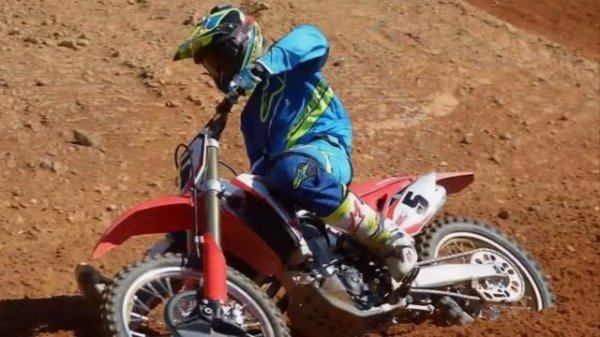 REVIEW 2017 Honda CRF450R First Ride | AutoReviews