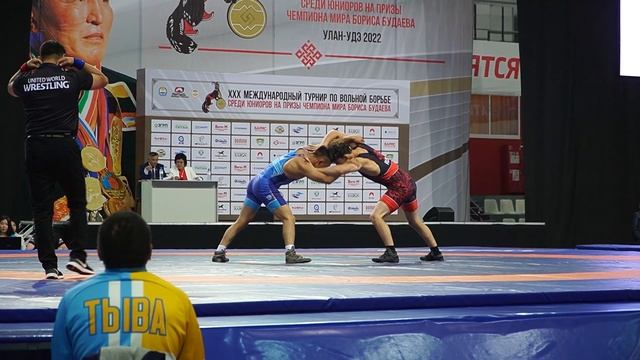 В Улан-Удэ стартовал Международный турнир по вольной борьбе на призы чемпиона мира Бориса Будаева смотреть онлайн
