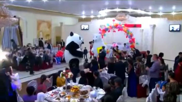 Inflatable mascot Panda and Polar Bear by SHOWplus Ростовые куклы гиганты Панда и Белый Медведь смотреть онлайн