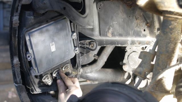 Volvo V50/ Volvo S40 ECU Location. Ecu Cleaning.