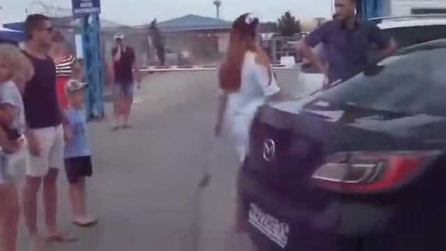 Крым Девушки с Керчи подрались за место на пароме 19 Августа 2014 смотреть онлайн