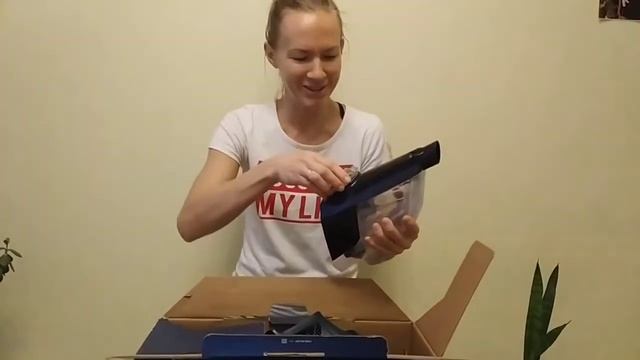 Распаковка — Портативный пылесос Bosch UniversalVac 18 (0.603.3B9.102) смотреть онлайн