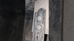 Prado 150 стук металла по мелким неровностям причина