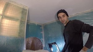 Как правильно шкурить потолок  под покраску   лампочкой.Ремонт кухни.