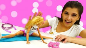 БАРБИ стала толстой и некрасивой. Куклы Барби и Кен ПОССОРИЛИСЬ. Смешные видео для девочек