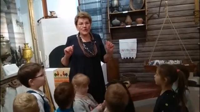 Экскурсия детей старшей группы детского сада в КЭЦ "История старинных вещей" смотреть онлайн