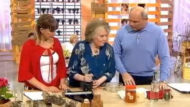 Как лечить рожу. Компресс из мела, мёда и дёгтя.