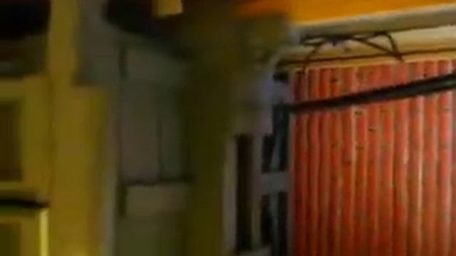 Приямок лифта,низ кабины,отвисающий ,скручивающийся кабель из под кабины... смотреть онлайн