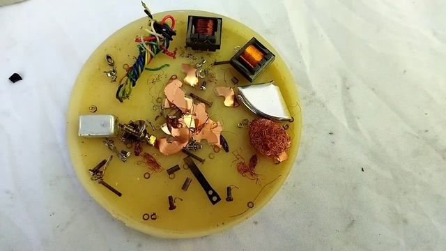 Разборка Радиоприёмника Selga 405 для проверки на содержание цветных и драгоценных металлов смотреть онлайн
